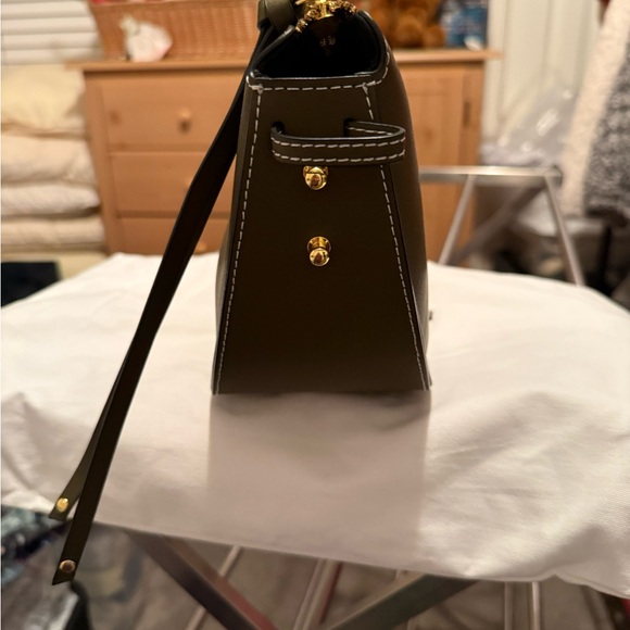 ELARA CONVERTIBLE BAG —Olive Green. - Picture 12 of 14